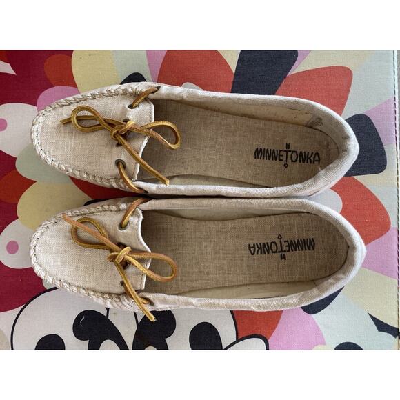Minnetonka Moccasin Flats Slip-On Shoes Beige Canvas shoes Size 9 - Picture 3 of 8